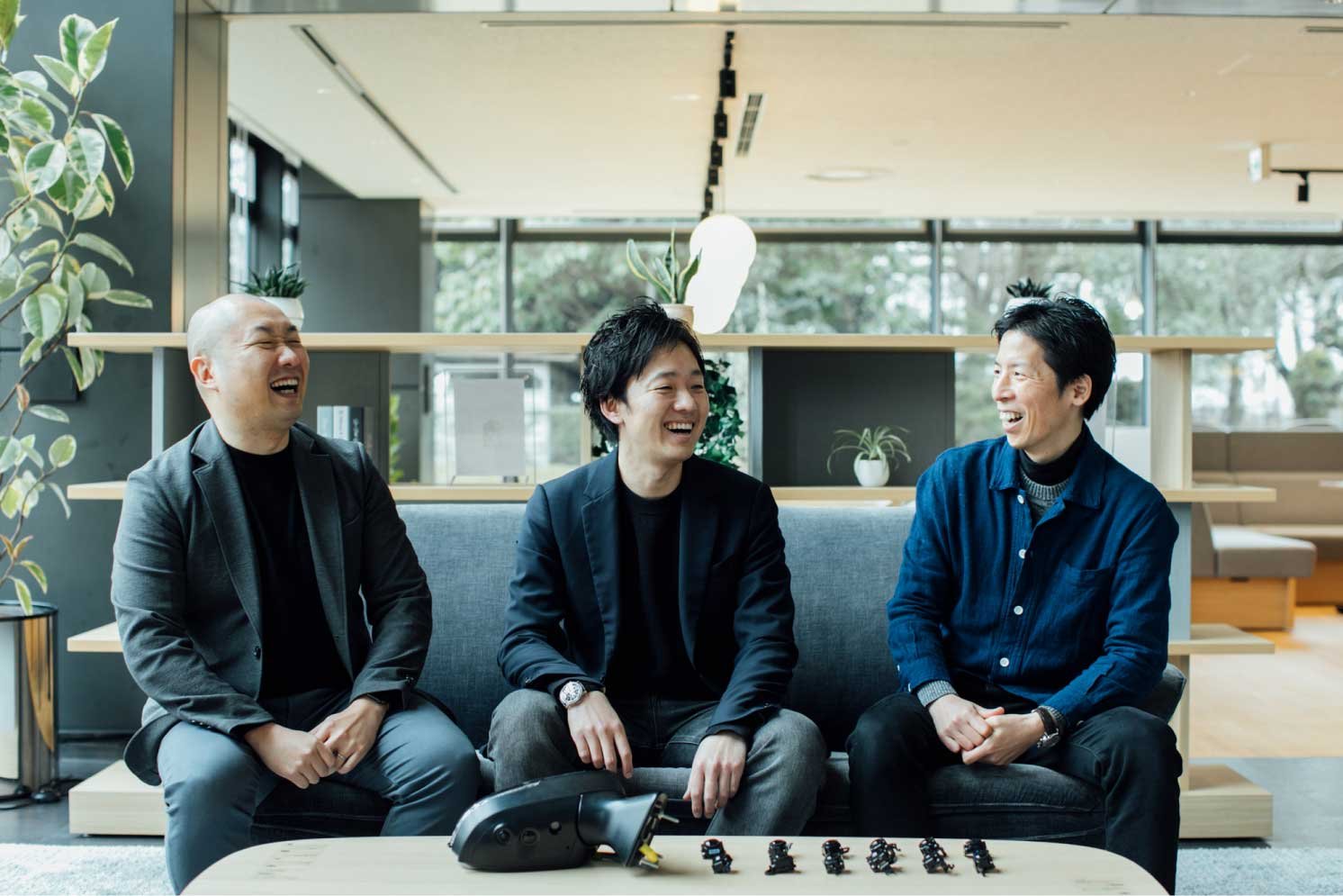 左から内田氏、秋江氏、渡辺氏 | Make New Magazine「未来の定番」をつくるために、パナソニックのリアルな姿を伝えるメディア