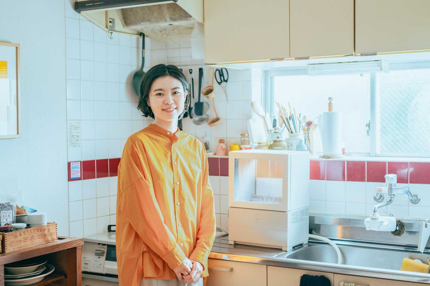 キッチンに立つ自炊料理家・山口祐加さんと、パーソナル食洗機「SOLOTA」 | Make New Magazine「未来の定番」をつくるために、パナソニックのリアルな姿を伝えるメディア