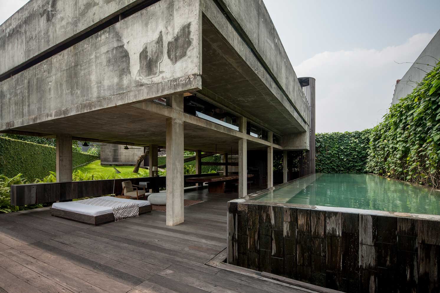 インドネシア ジャカルタの建築家、アンドラ・マティン氏の自宅の写真 | Make New Magazine「未来の定番」をつくるために、パナソニックのリアルな姿を伝えるメディア