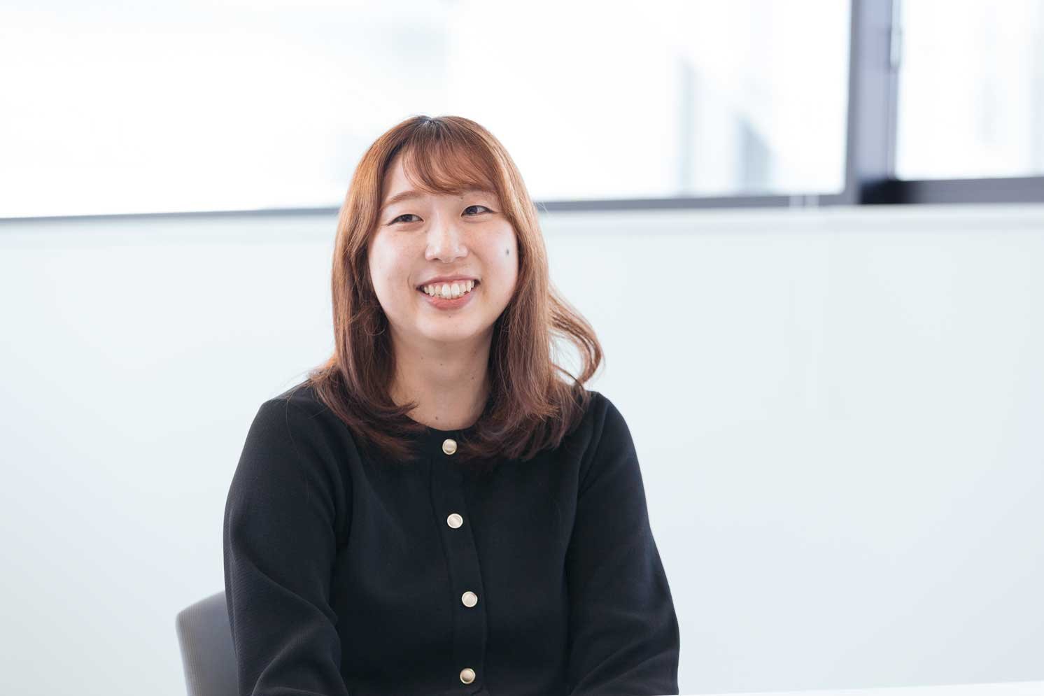 取材の様子の写真。服部さん | Make New Magazine「未来の定番」をつくるために、パナソニックのリアルな姿を伝えるメディア