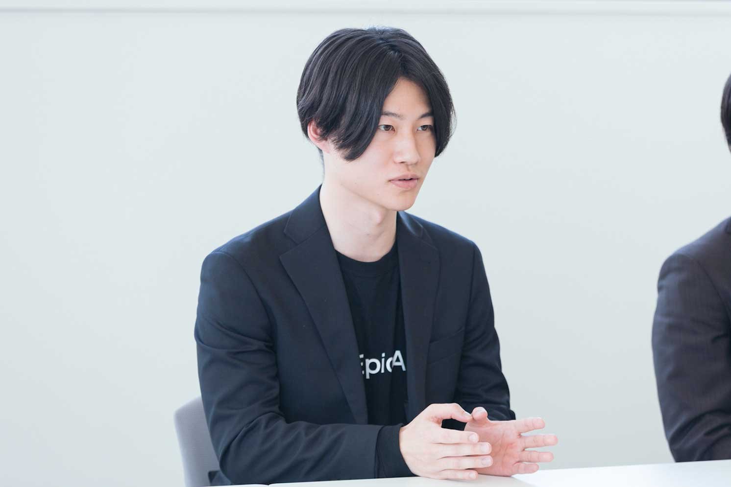 取材の様子の写真。横山氏 | Make New Magazine「未来の定番」をつくるために、パナソニックのリアルな姿を伝えるメディア