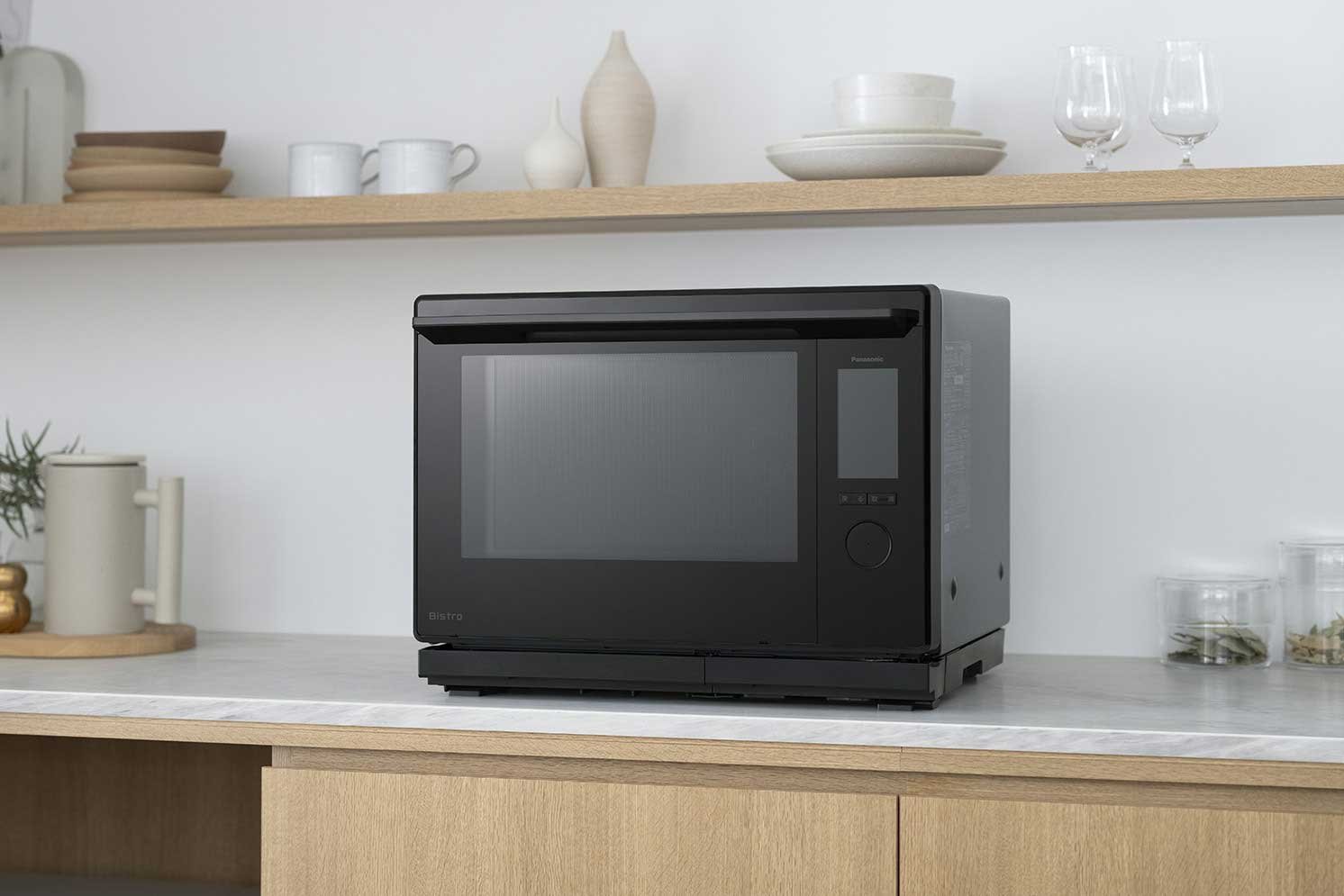 Bistroアシスタントサービスの対象製品写真。スチームオーブンレンジ「ビストロ」NE-UBS10D | Make New Magazine「未来の定番」をつくるために、パナソニックのリアルな姿を伝えるメディア