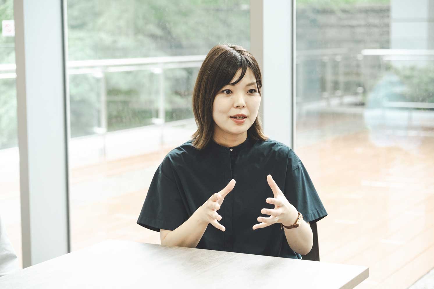 取材の様子の写真。中西さん | Make New Magazine「未来の定番」をつくるために、パナソニックのリアルな姿を伝えるメディア