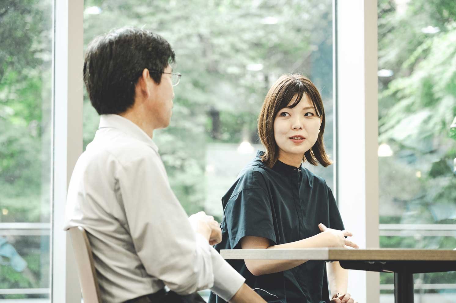取材の様子の写真。中西さん | Make New Magazine「未来の定番」をつくるために、パナソニックのリアルな姿を伝えるメディア