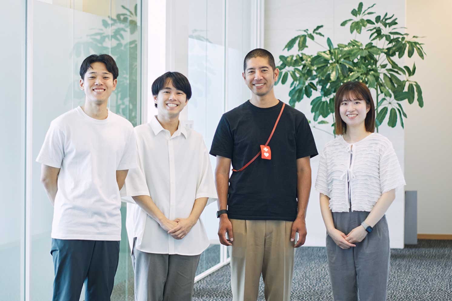 取材したメンバーの写真。左から竪山、筧、井上、野村氏 | Make New Magazine「未来の定番」をつくるために、パナソニックのリアルな姿を伝えるメディア