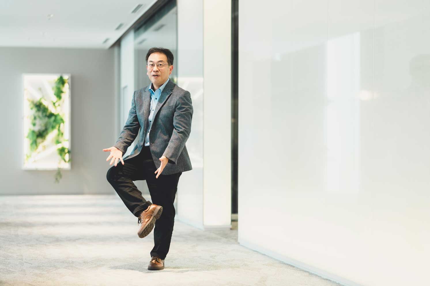 取材の様子の写真。井上氏 | Make New Magazine「未来の定番」をつくるために、パナソニックのリアルな姿を伝えるメディア