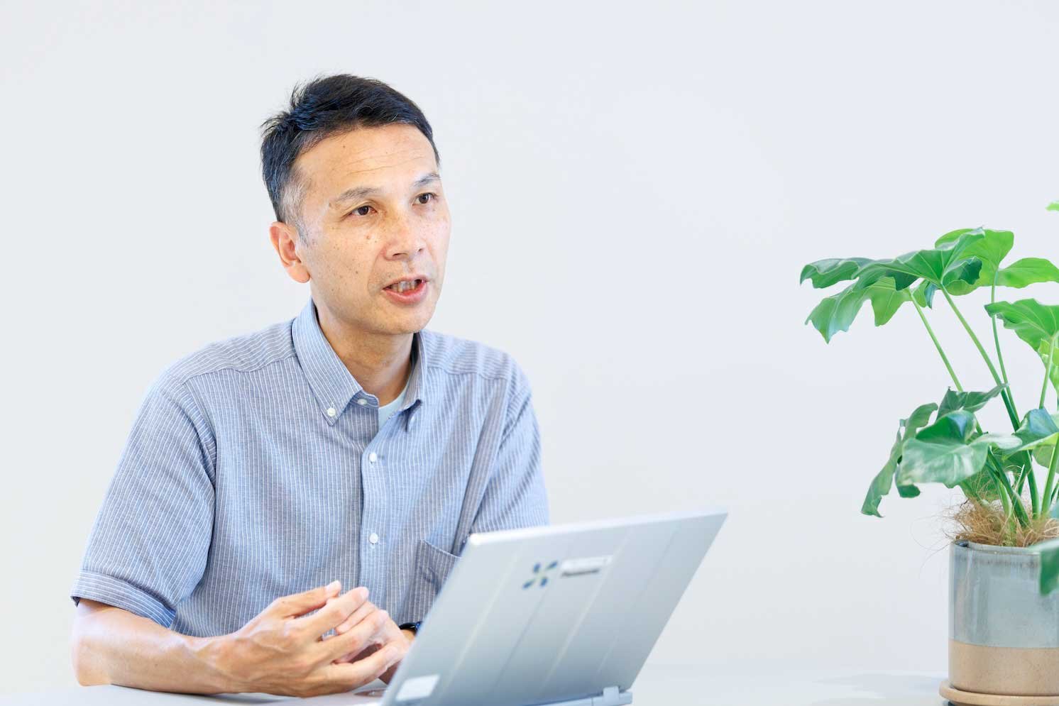 取材の様子の写真。鈴木徹 | Make New Magazine「未来の定番」をつくるために、パナソニックのリアルな姿を伝えるメディア