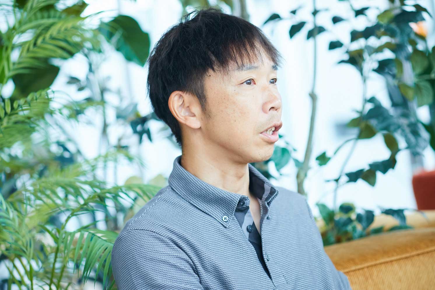 取材の様子の写真。岡田さん | Make New Magazine「未来の定番」をつくるために、パナソニックのリアルな姿を伝えるメディア